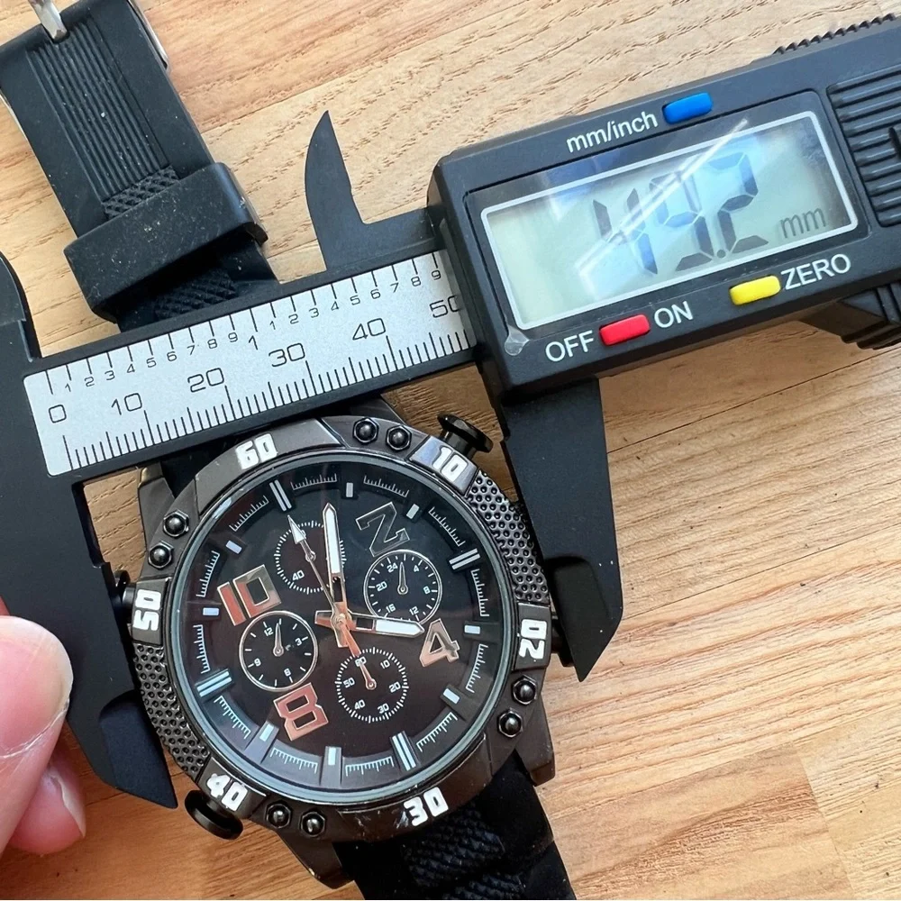 Unbranded mens black fashion watch NEW BATTERY